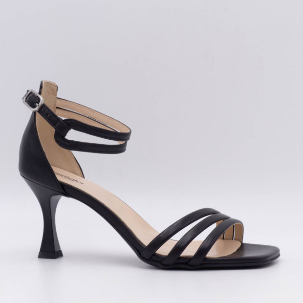 Sandales noires Nerogiardini