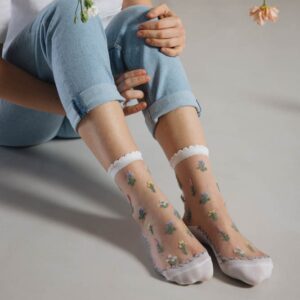 chaussettes transparentes motifs fleuris