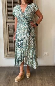 Robe longue verte à volant